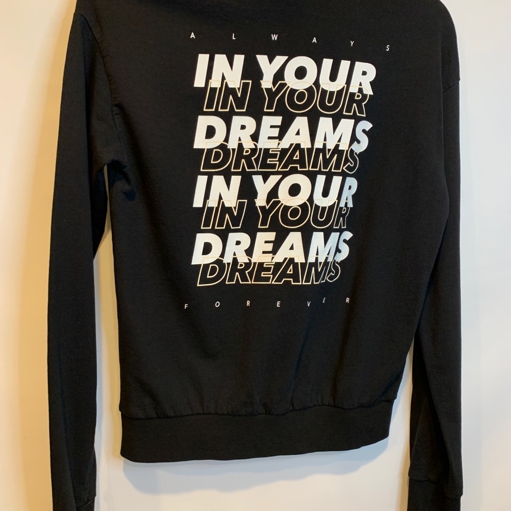 Black sweatshirt / divided